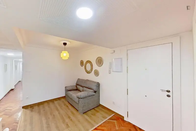 Habitacion amueblada con balcon ideal estudiantes trabajadores