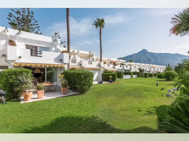 Adosado de 3 Dormitorios en venta Nueva Andalucia, España