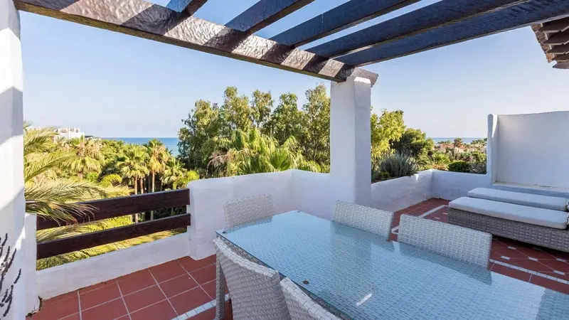 Ático de Lujo en Puerto Banús con Vistas al Mar