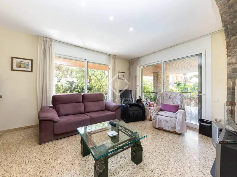 Chalet en Venta Castelldefels 536m2 Piscina Reforma