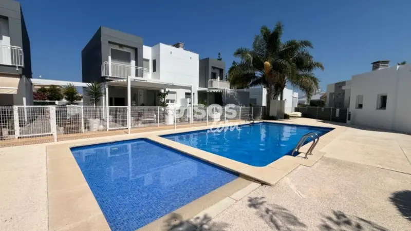 Adosado en Alquiler Anual con Parcela Privada y Piscina