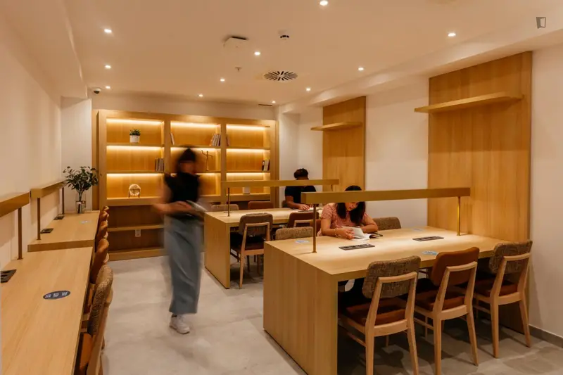 Una residencia, con área al aire libre
