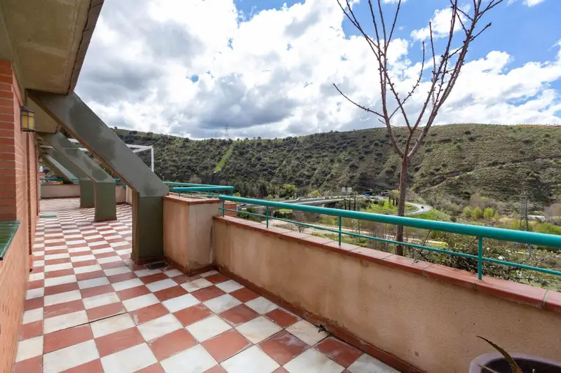 Atico en venta en Granada ciudad Gran terraza y garaje doble