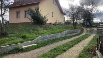 Chalet en Venta en Bayas 900m2 4 Dormitorios 2 Baños