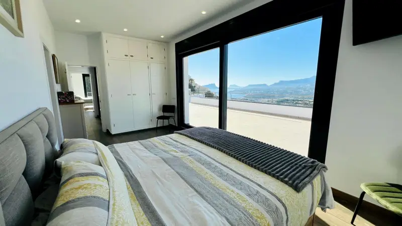 Villa de Lujo en Moraira con Vistas al Mar y Piscina Infinita