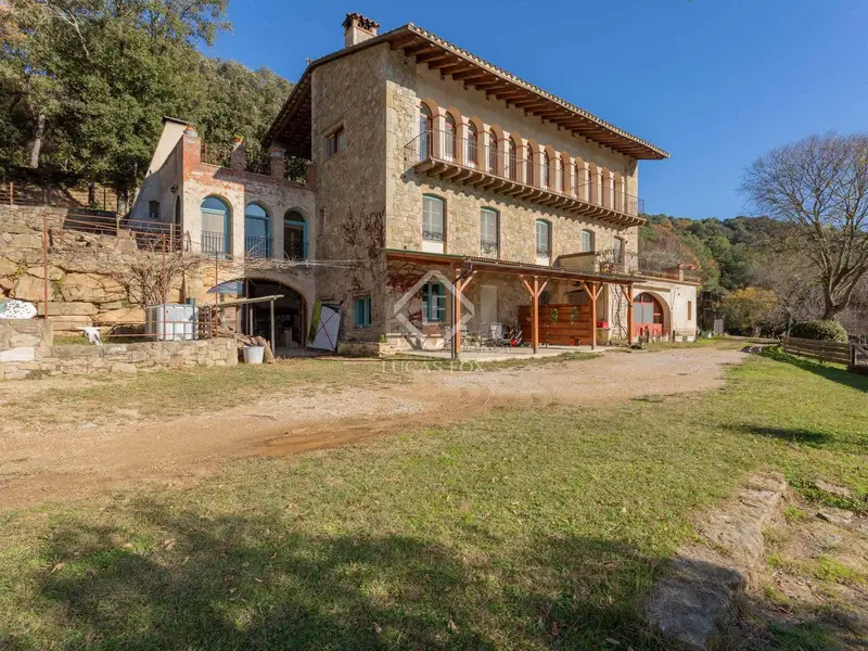 Finca Rustica en Venta Girona 9 Hectareas 10 Habitaciones