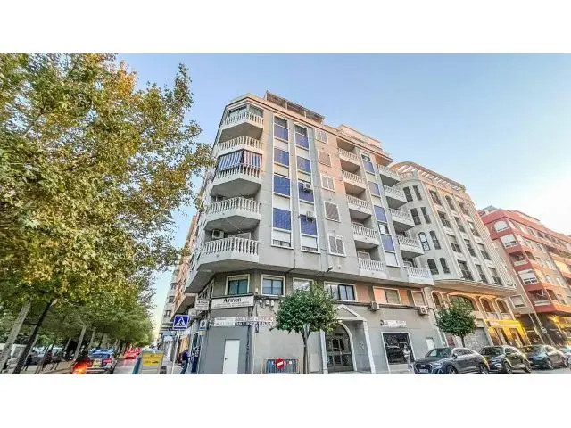 Local Comercial en Orihuela Avenida Teodomiro 100m²
