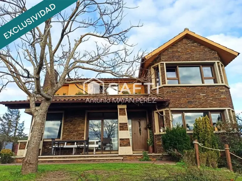 Chalet en venta en Ribeira con vistas al mar