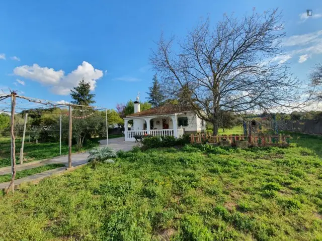 Lovely 3-bedroom house with a pool, in Illana