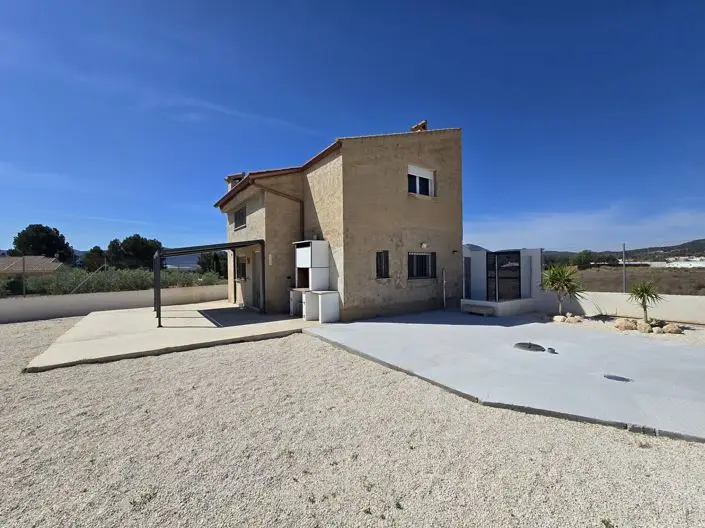 Villa de 2 Dormitorios en Venta - Casa Reformada con Caracteristicas Ecologicas