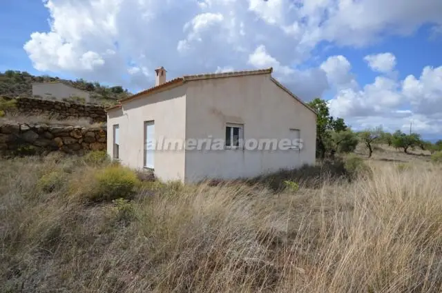 2 Villas en Lubrin:  Oportunidad de Inversión