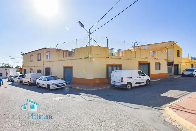 Restaurante y Vivienda en Pilar de Jaravia 3 Dormitorios 500m2