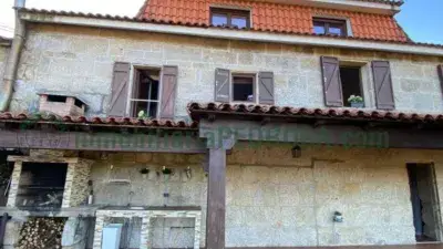 Chalet en Ponte Caldelas con Piscina Privada y Garaje Doble
