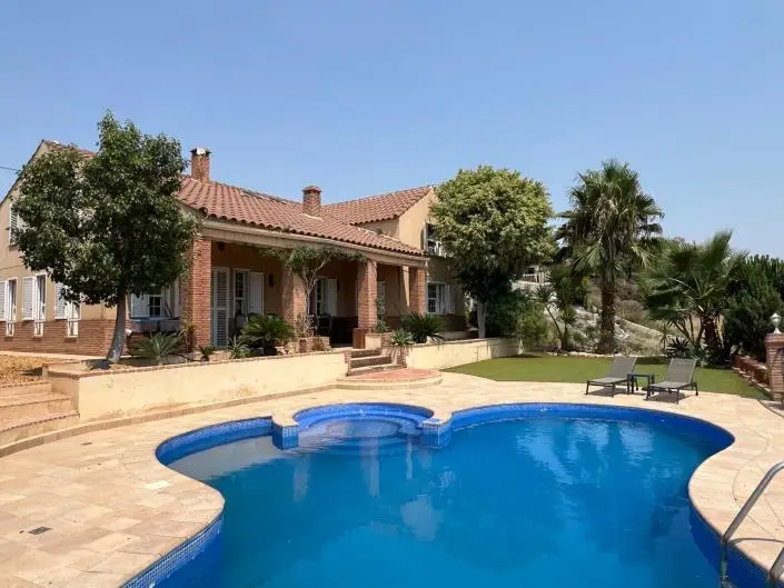 5 Bed Villa for sale