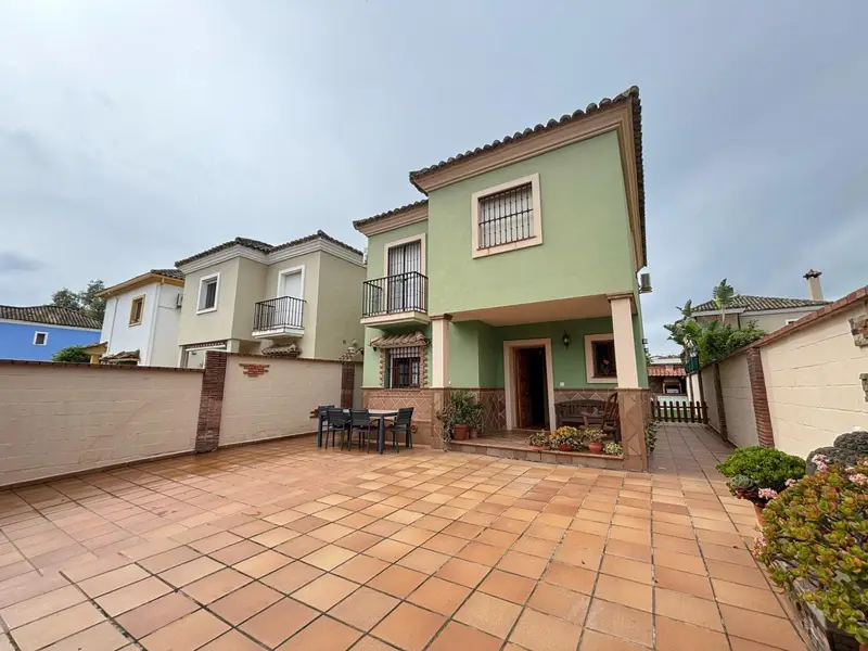 Venta Chalet con piscina en Los Pinos, Algeciras - Ref: DMH-LCP360