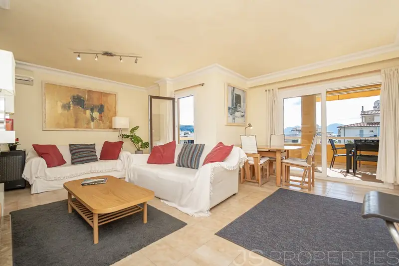 Apartamento en Port de Pollença con Vistas al Mar y Montaña