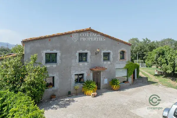 Masía Rústica en Sant Gregori con Piscina y Jardín