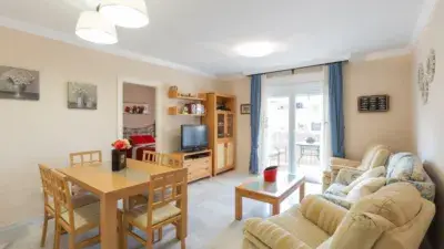 Piso en Venta en Urbanizacion Privada con Piscina y Jardin