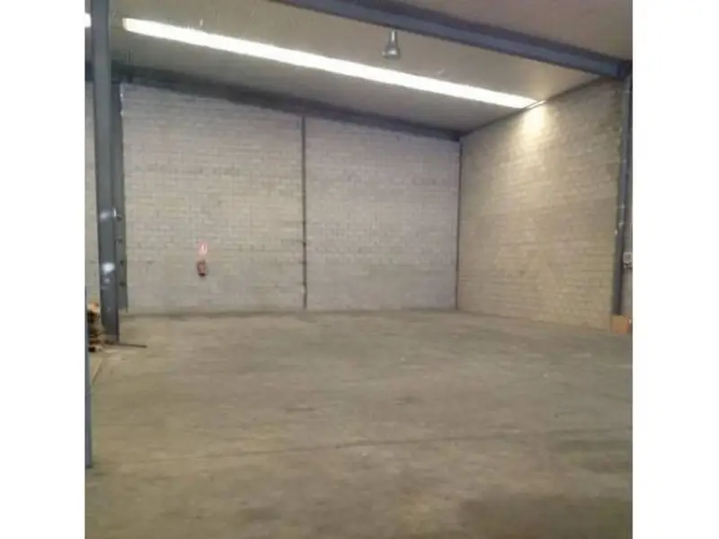 Nave Industrial en Alovera 792m2
