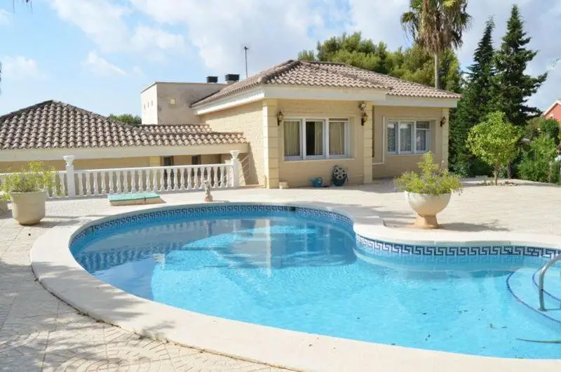 Villa de Lujo en Campoamor 4 Dormitorios Piscina Cerca del Mar