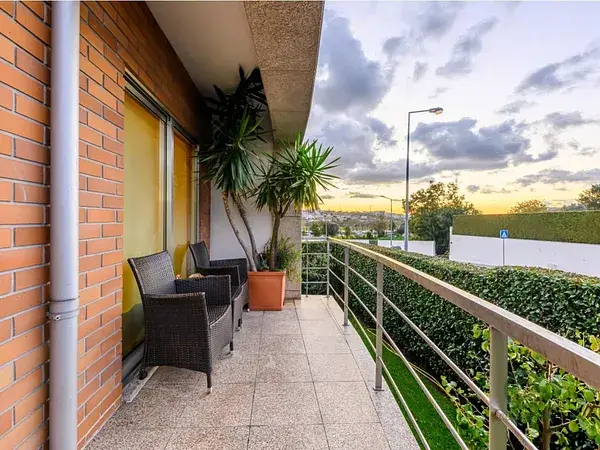 Casa 4 Dormitorios Gaveto Braga Jardin 5 Banos Garage Alarma