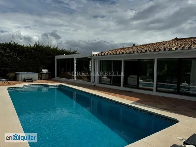 Alquiler Villa Moderna San Pedro Alcántara 8 Dormitorios Piscina