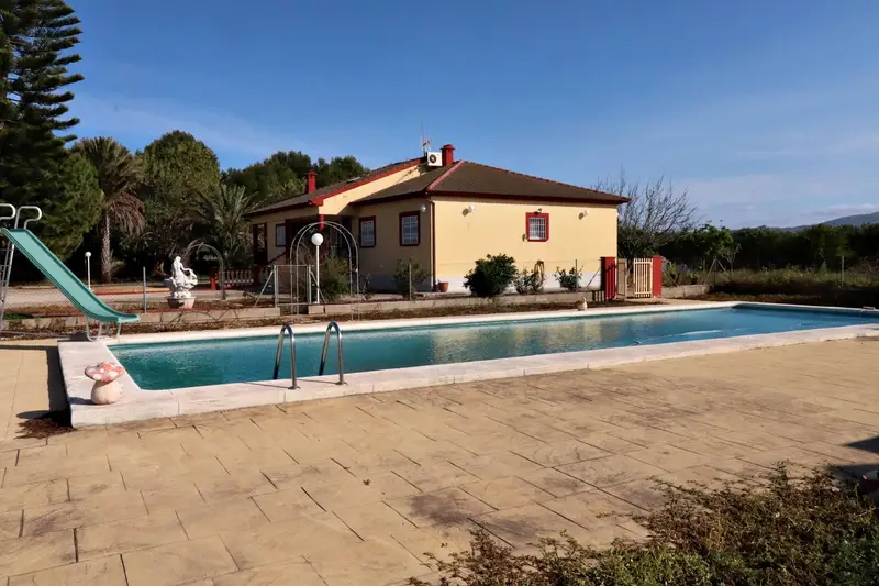 Casa-Villa de 5 Dormitorios en venta Los Poblets, España