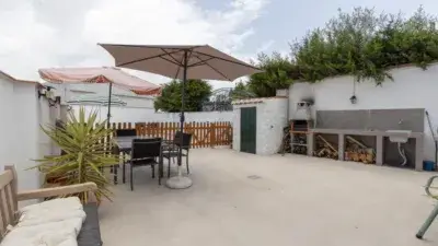 Chalet en Ogijares con Piscina y Placas Solares