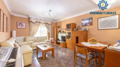 Casa Pareada en Atarfe con Patio y Sótano - Ideal Familias