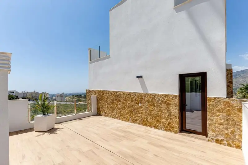 Chalet en Venta en Finestrat Alicante con Piscina Privada y Vistas Panorámicas
