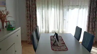 Casa Reformada en Venta con 4 Habitaciones 2 Baños y Cochera