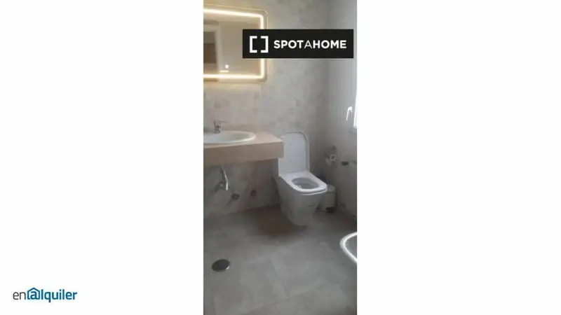 Habitacion Luminosa con Aire Acondicionado en Piso Compartido Los Pajaritos