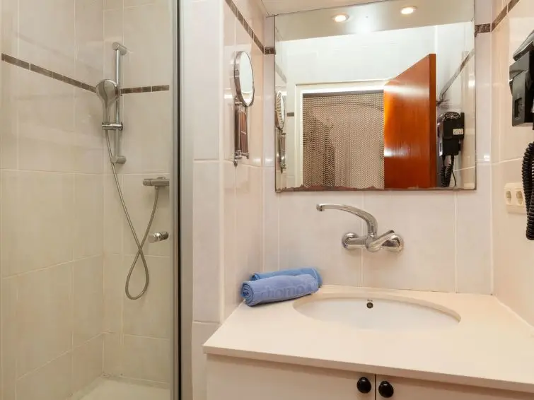 Apartamento 2 Dormitorios L Escala Playa Cerca