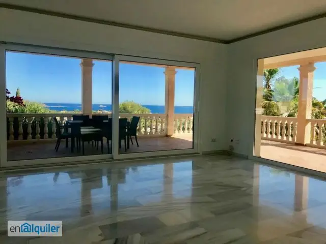 Villa en Nova Santa Ponsa con Piscina y Vistas al Mar