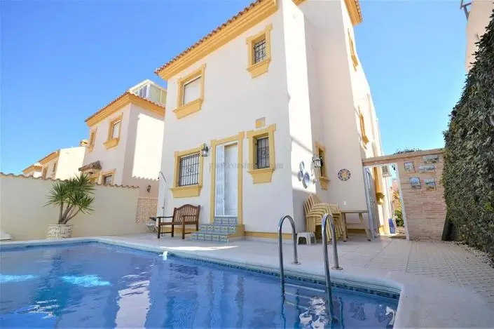 Villa en Cabo Roig 2 Dormitorios Piscina Privada Cerca de la Playa