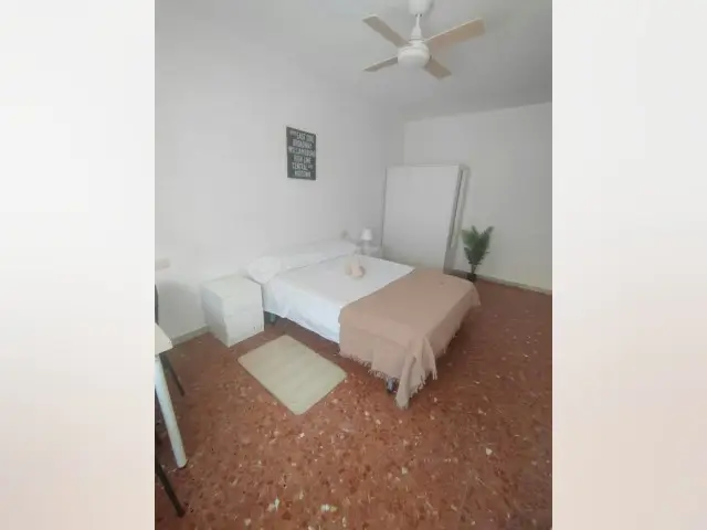 Habitación en Almería Centro Apartamento Amueblado Wifi Incluido