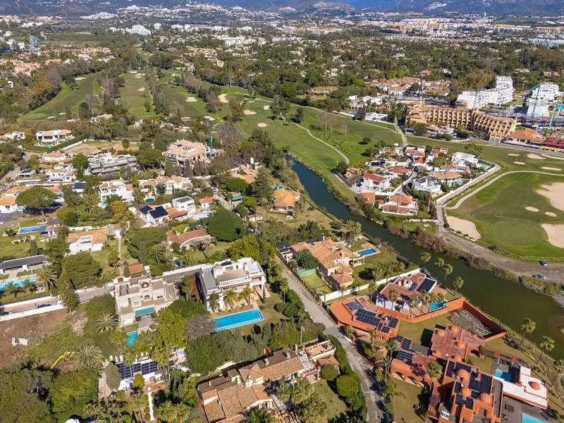 Chalet en Guadalmansa con Piscina para Reformar