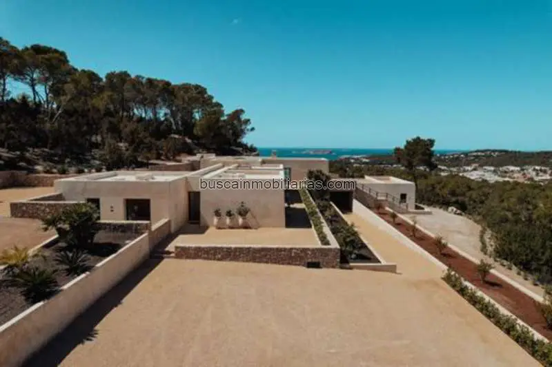 Villa de Lujo en Ibiza con Vistas al Mar y 6 Dormitorios