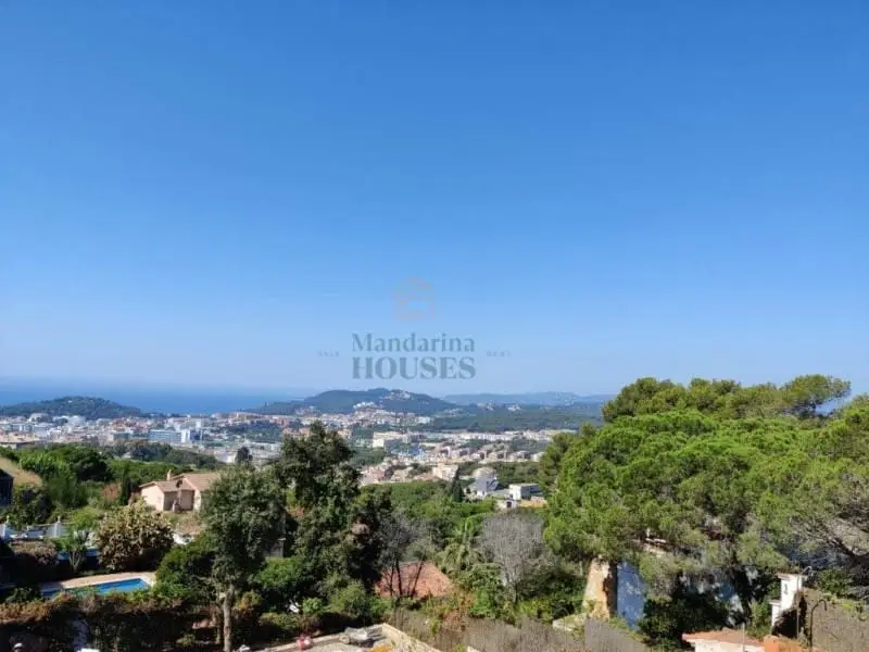 Chalet en venta con vistas al mar y montaña en Lloret de Mar