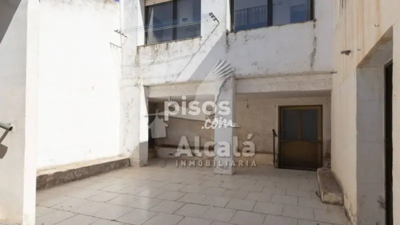 Casa en Venta en Alhambra: 2 Viviendas, Terraza y Garaje