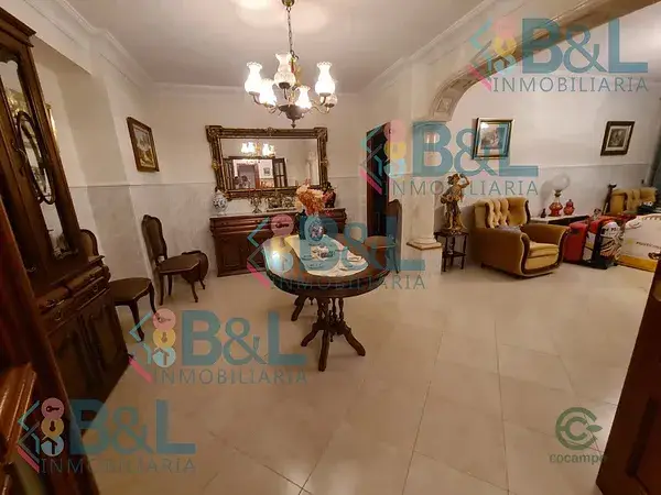 Casa en Gibraleon con 6 dormitorios y gran patio