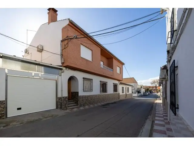 Casa en Belicena 350m2 4 habitaciones 2 baños Patio 220m2