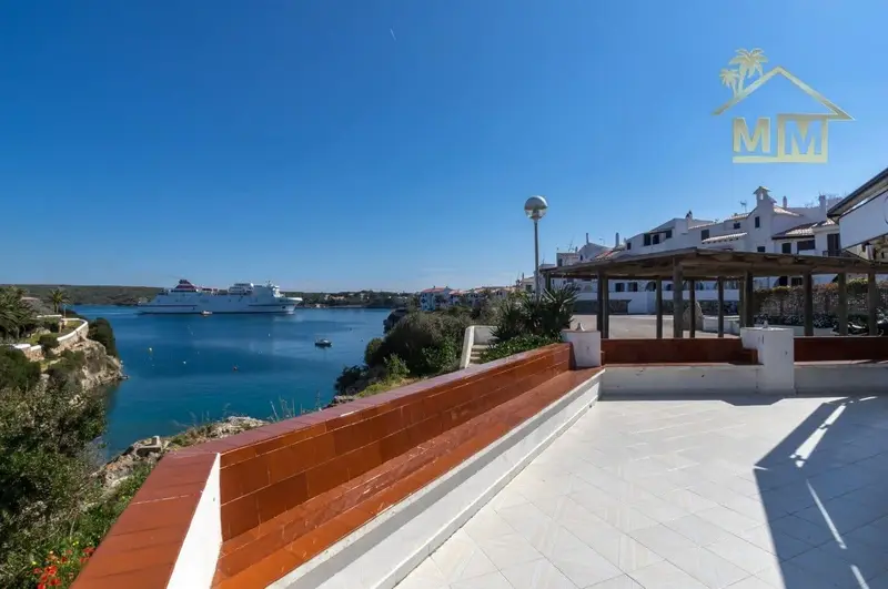 Chalet en venta con restaurante y sala de fiestas en Menorca