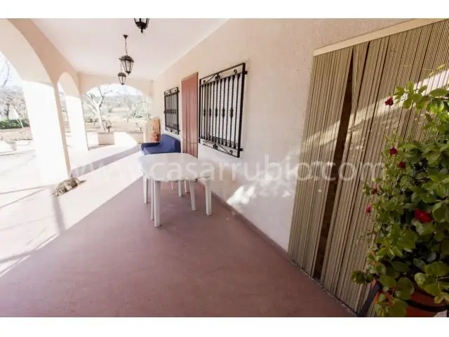 Finca Rustica con Chalet en Onil