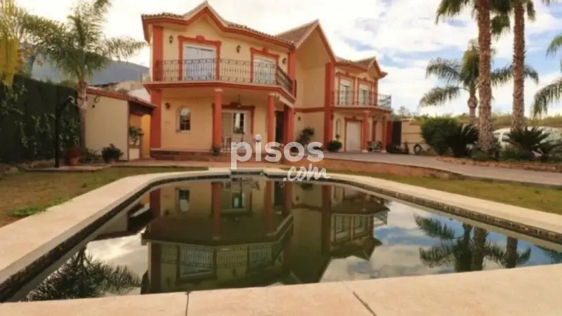 Chalet de Lujo en Alquiler Cerca del Centro
