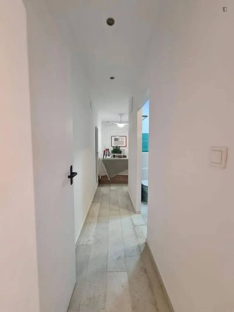 Habitacion Doble con Ba1o Privado en Piso Compartido