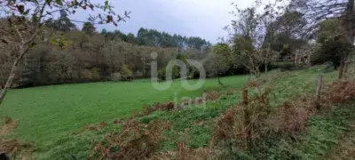 Chalet en venta en Abadin Lugo con dos parcelas y vistas al rio