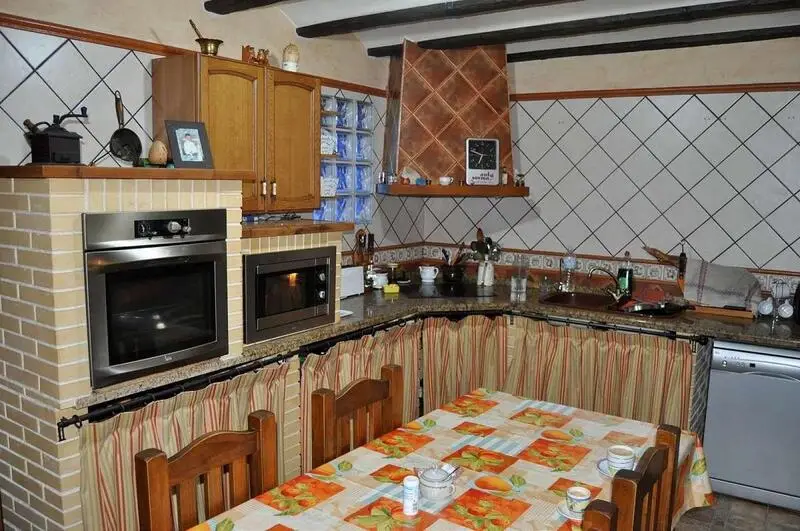 5 Dormitorios Casa de Campo con Anexo y Bodega - Pinoso