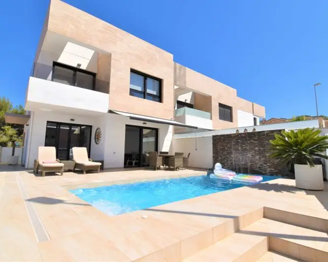 Villa 3 Dormitorios en Venta Villamartin