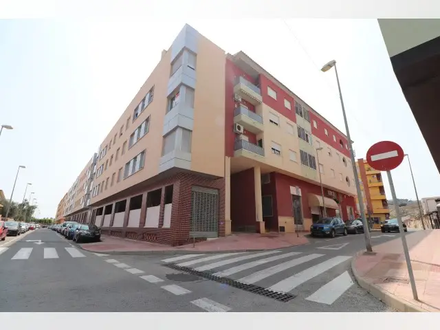 Aparcamiento en Rojales cerca de servicios y playa